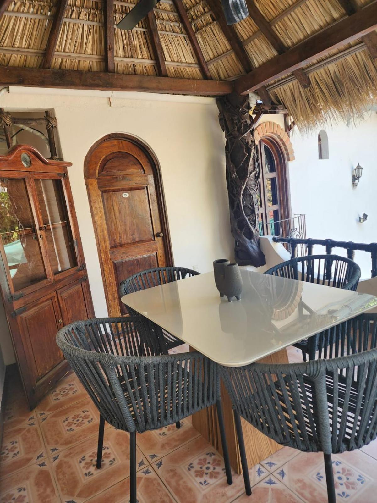 Готель Esencia Puerto Escondido Пуерто-Ескондідо Екстер'єр фото